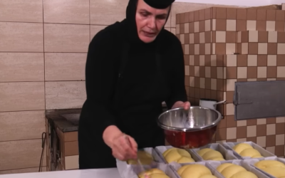 Cozonaci de la Mănăstirea Adam: Rețeta-secret care va umple masa de Paște