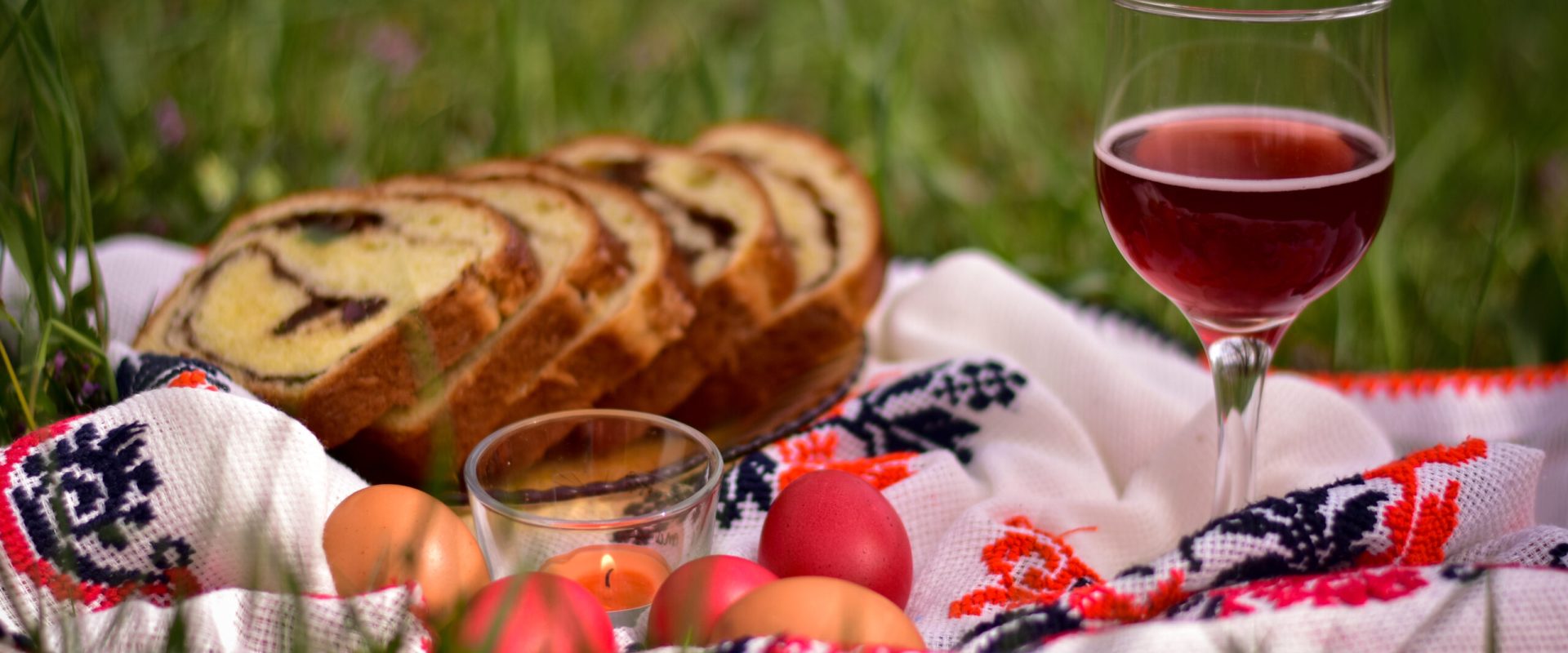 Cât scoate România din buzunar pentru masa de PAȘTE în 2026?