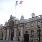 Uși închise la Elysee: Poliția, respinsă într-un dosar de corupție