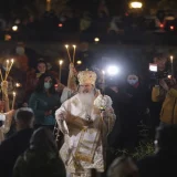 Teodosie aduce Sfânta Lumină: „Să alungăm frica”