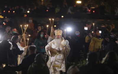 Teodosie aduce Sfânta Lumină: „Să alungăm frica”