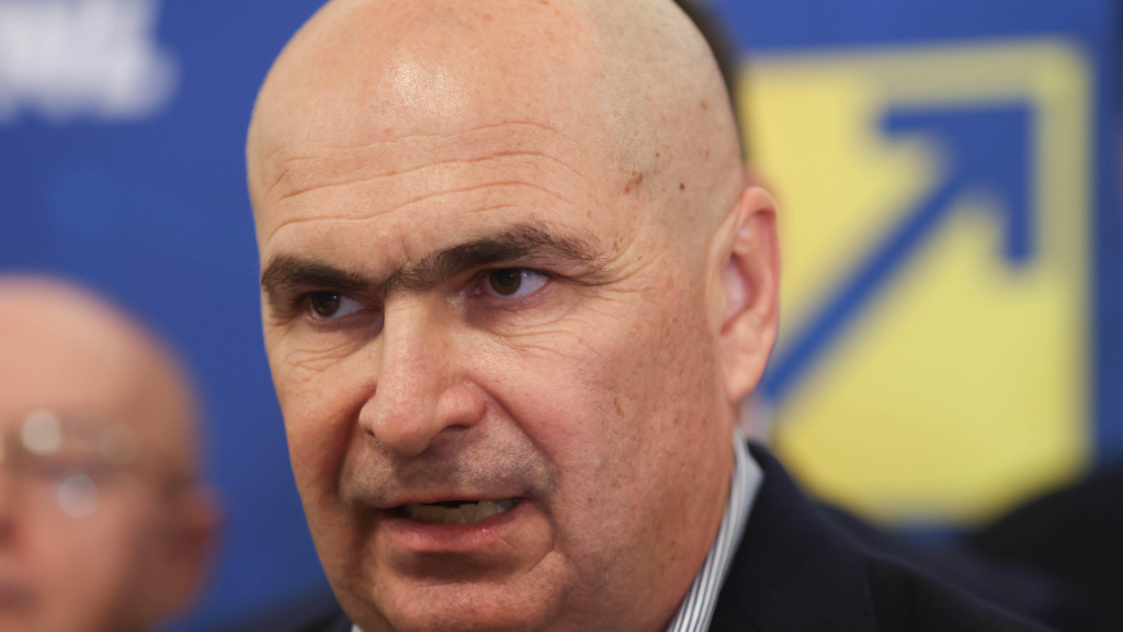 Bolojan, atac la „băieții deștepți” din energie: Vrea lumina-n „cămara cu șobolani”