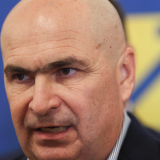 Bolojan, atac la „băieții deștepți” din energie: Vrea lumina-n „cămara cu șobolani”