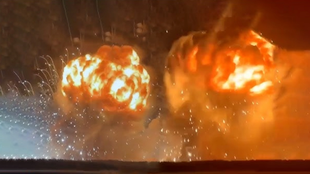 Incendiu MARE în Rusia: O rafinărie, ținta atacurilor UCRAINEI