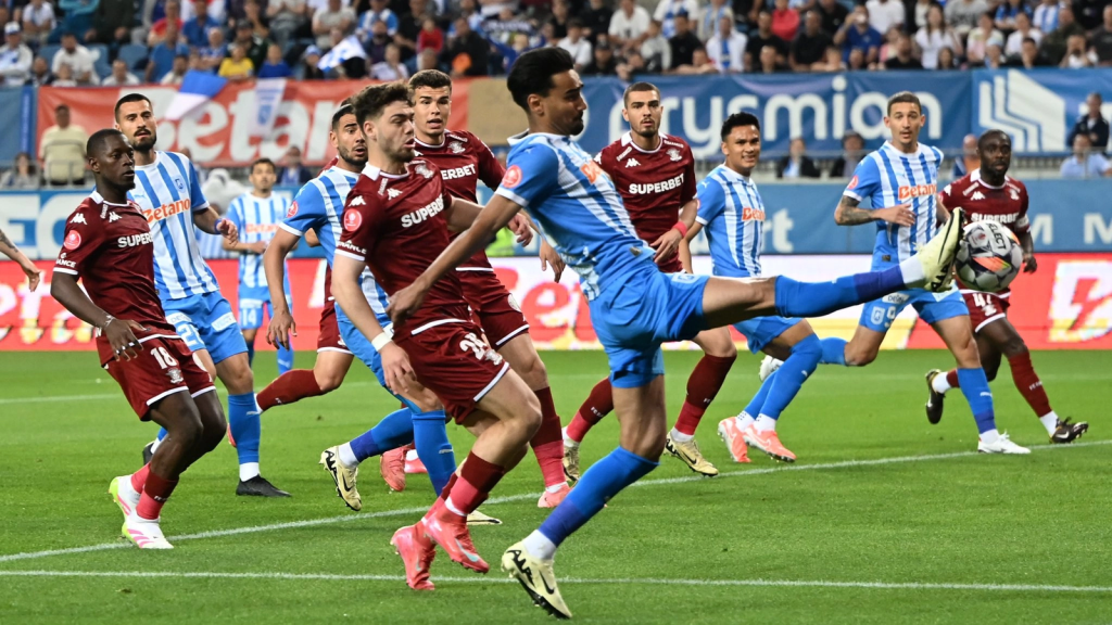 Victorie vitală pentru Universitatea Craiova: Rapid, învins cu 1-0 în play-off