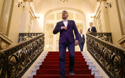 Ciolacu, „microbistul” cu îndemn de demisie pentru Bolojan, ca în fotbal