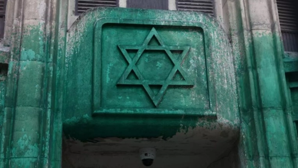 Adolescent de 17 ani, acuzat de incendiere la o sinagogă din Londra