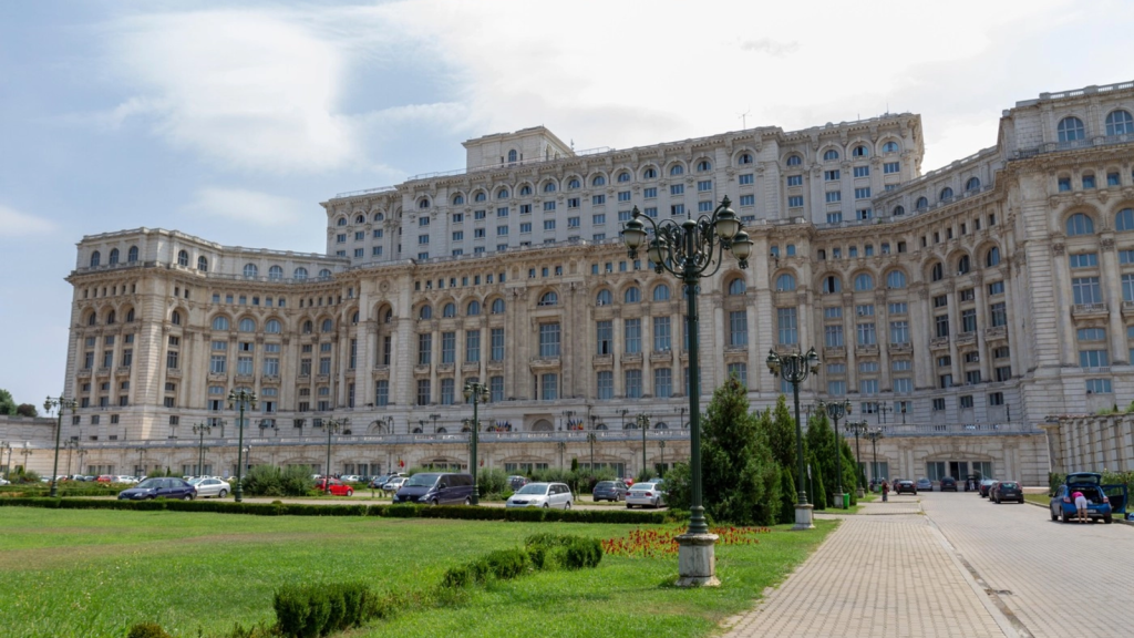 Palatul Parlamentului, luminat albastru sâmbătă, pentru Parkinson