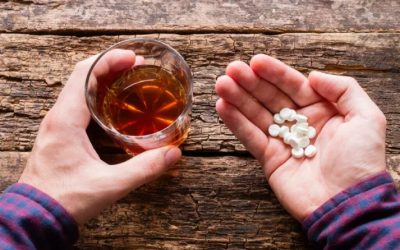 Cum poți păți GRAV dacă amesteci alcool, antiacide și antiinflamatoare