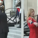 Macron și Meloni, noi gesturi bizare: Ce au surprins camerele video