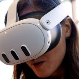 Meta bagă mâna adânc în buzunare: Căștile VR devin mai scumpe