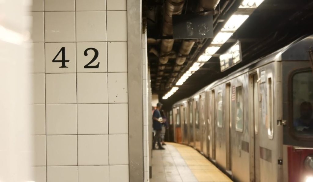 Trei persoane, înjunghiate la un atac, agresorul neutralizat în România