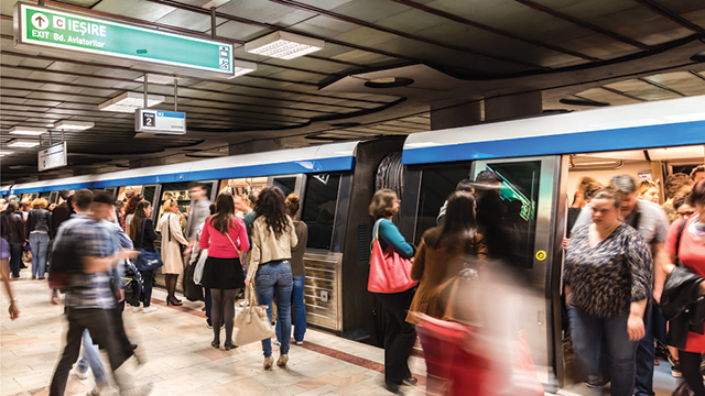 Revoltă la București: Peste 11.500 de oameni, împotriva scumpirii metroului