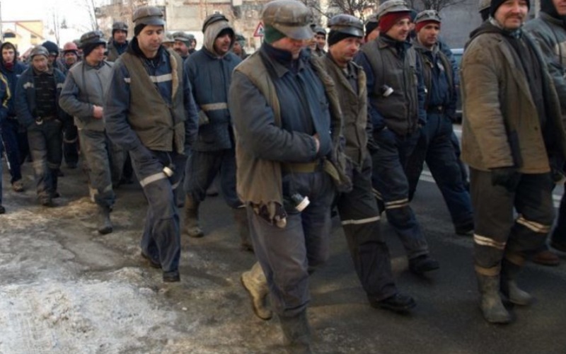 Minerii din Valea Jiului, în grevă: Nu primesc primele de Paște!