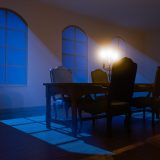 De ce TREBUIE să te temi de mobila care trosnește noaptea? Explicația