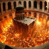 O Călătorie emoționantă spre Lumina Învierii, între credință și speranță