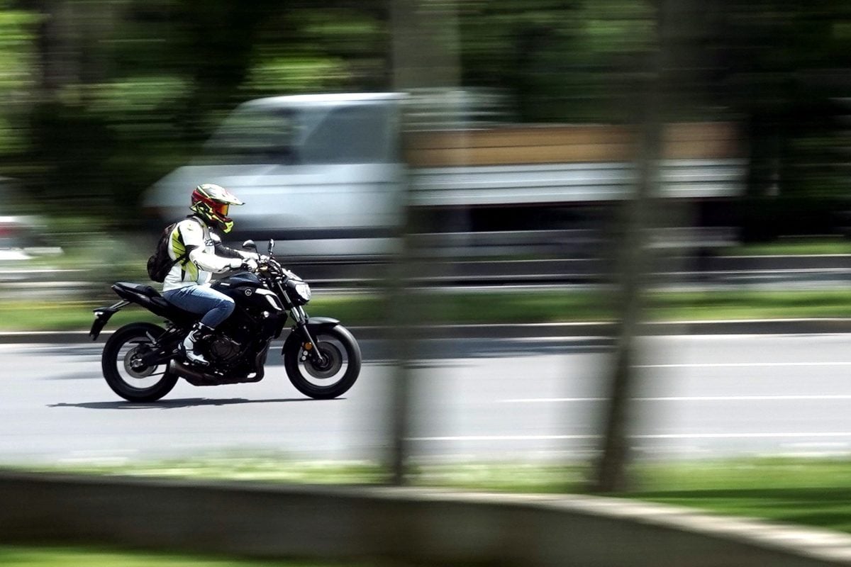 Motor sau mașină? Cât te costă, de fapt, un drum prin București