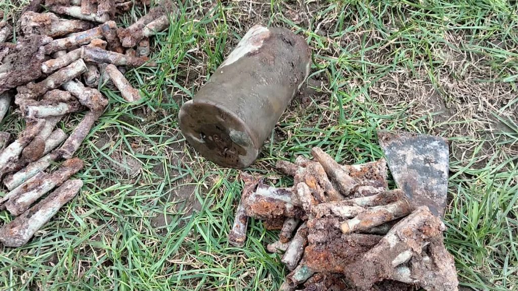 Harghita: Un localnic descoperă muniție veche în curte. Ce faci când găsești explozibil