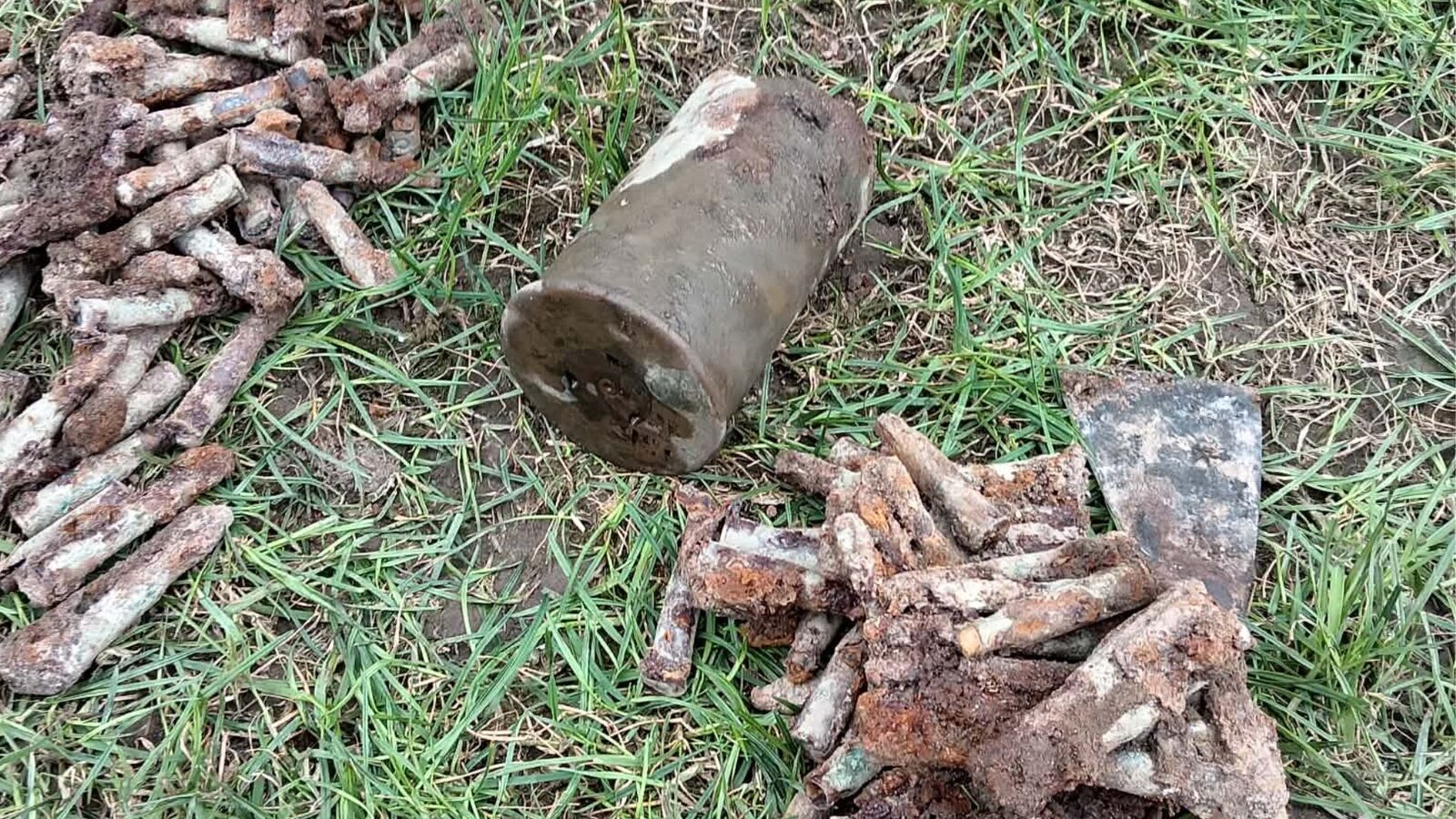 Harghita: Un localnic descoperă muniție veche în curte. Ce faci când găsești explozibil