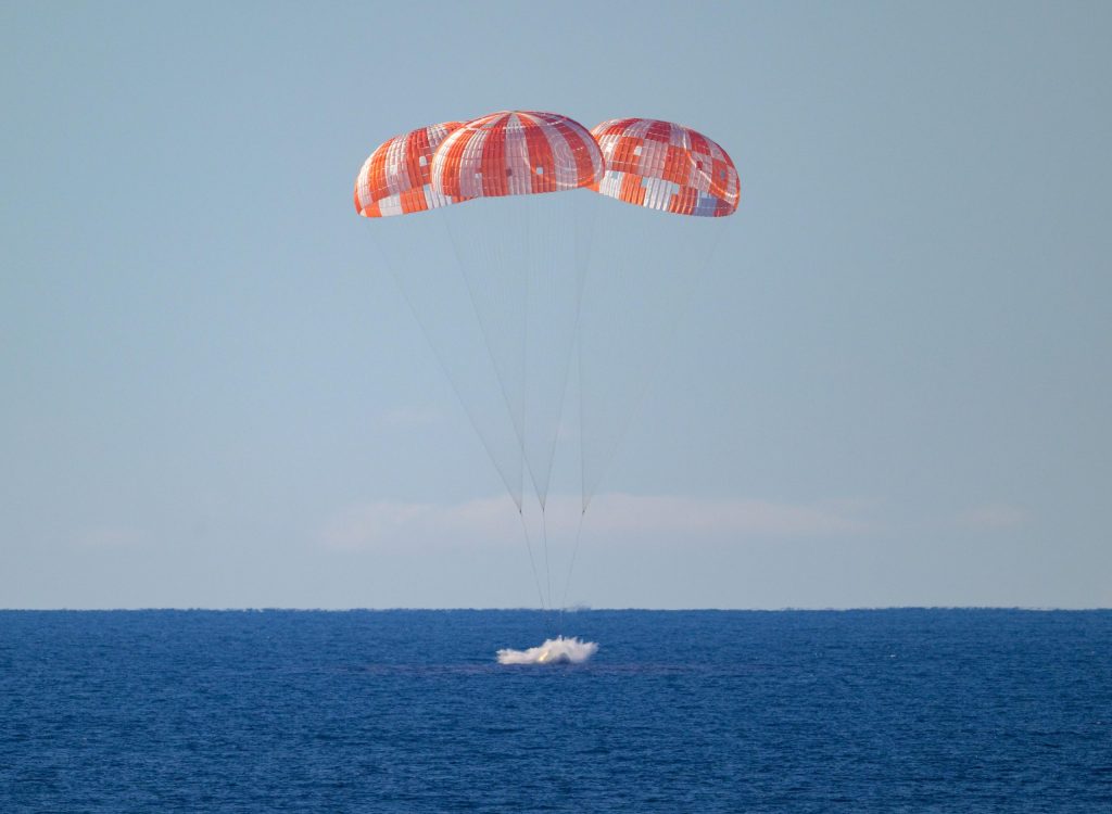 Astronauții NASA, de la misiunea Artemis II, au revenit pe Pământ (foto/video)