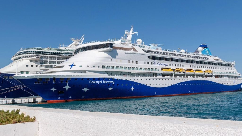 Croazieră de lux sfidează tensiunile: Traversează Ormuzul cu trafic rar