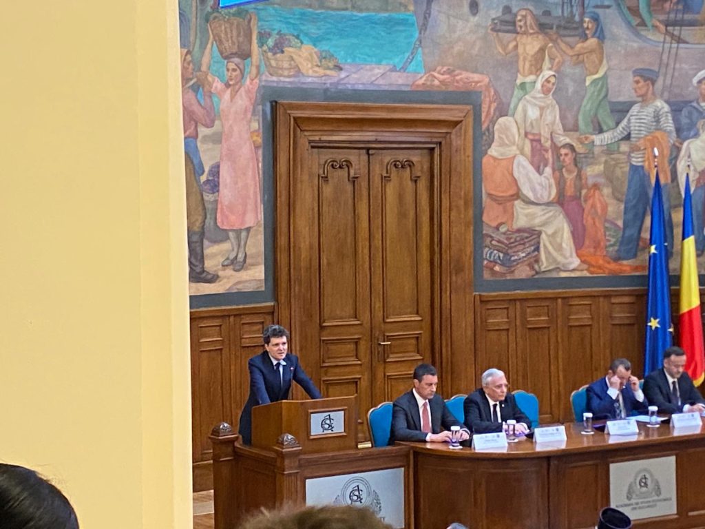 Nicușor Dan: „Trăim un război informațional” la Forumul Educației Financiare