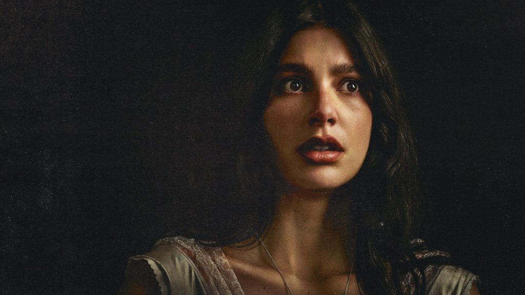 Un nou serial Netflix promite suspans, dar ratează ținta: „Something Very Bad Is Going to Happen” Noul serial Netflix, „Something Very Bad Is Going to Happen”, își începe promițător povestea, captivând atenția cu o atmosferă apăsătoare și indicii subtile despre un pericol iminent