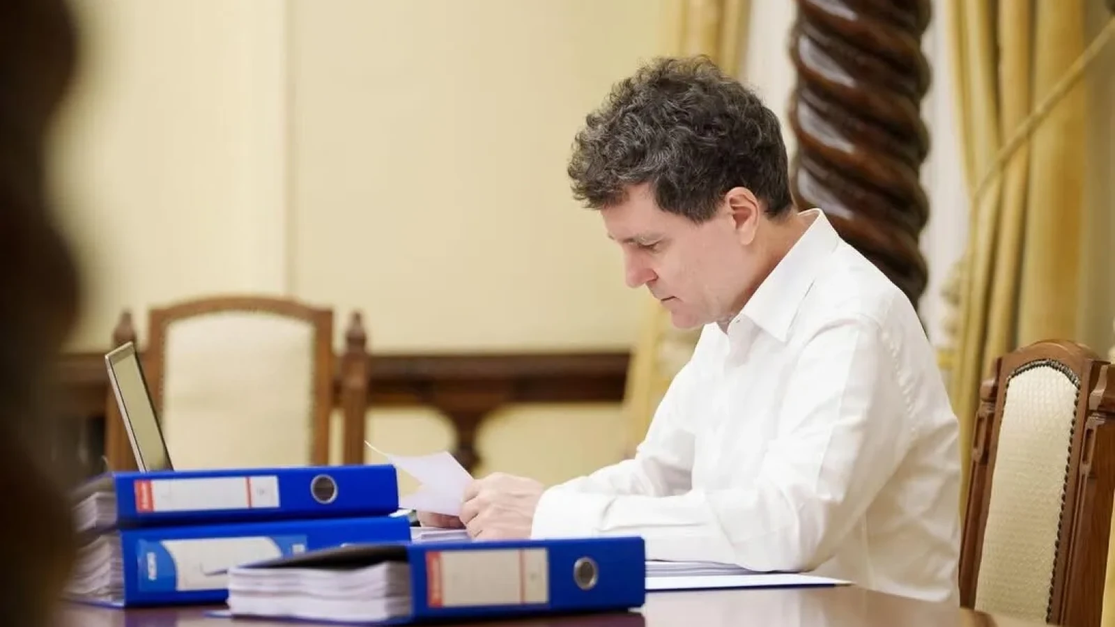 Nicușor Dan, planuri pentru guvernare: Analiza mișcărilor politice din București