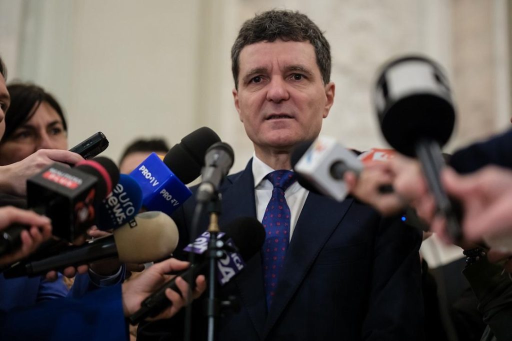 Nicușor Dan îl felicită pe Peter Magyar după victoria din Ungaria