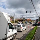 Haos în trafic, chiar din prima zi: Un nou semafor blochează totul
