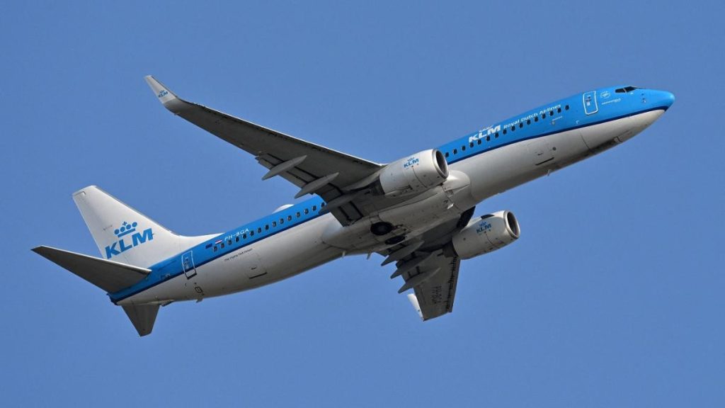 A dat 46.000 de euro pe bilete, dar a uitat de vize: Familia, blocată la aeroport