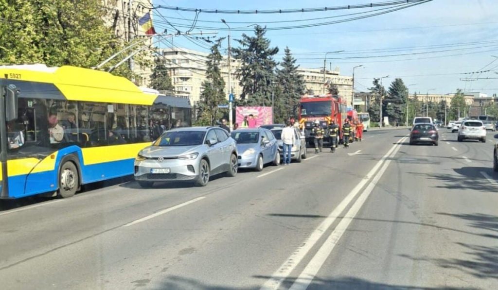 Șoferiță din Ploiești, accident în lanț: Trei persoane, la spital