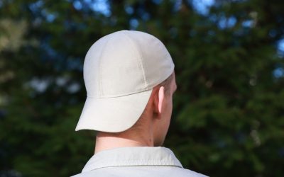 Șapca, accesoriul misterios: De ce o poartă mereu și ce dezvăluie psihologia