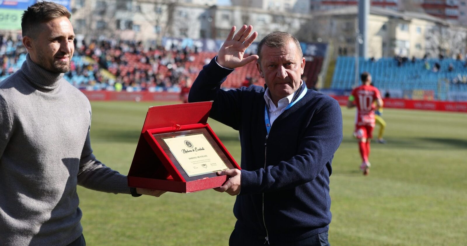 Oțelul Galați și Hermannstadt se înfruntă într-un meci crucial din play-out-ul Superligii, cu Dorinel Munteanu revenind pe terenul unde a cunoscut succesul ca antrenor