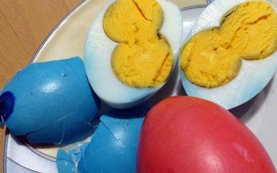 Ouă cu două gălbenușuri: Ce riscuri ascund și cât de sănătoase sunt, de fapt?