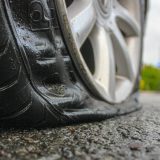 Schimbarea roții: Ți-e frică să nu fii atacat? Sfaturi vitale!