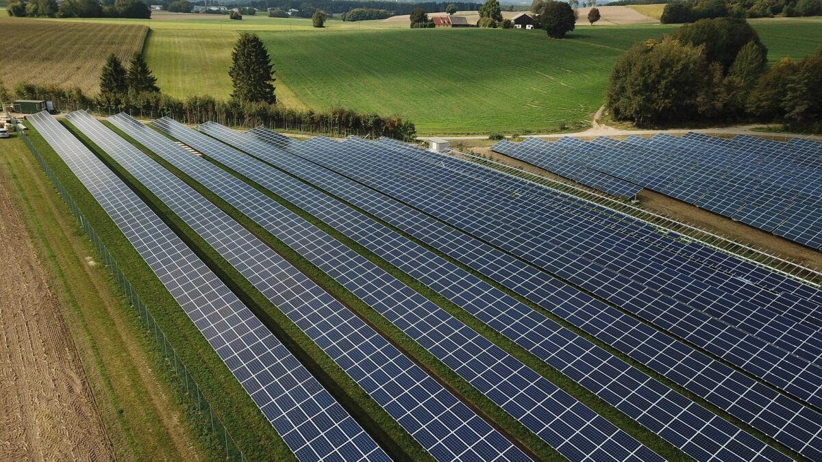 China lovește în industria solară: Măsuri dure împotriva supraproducției