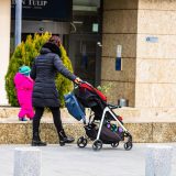 Părinți români, departe de copii de Paște: Jumătate nu se pot întoarce acasă