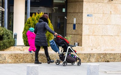 Părinți români, departe de copii de Paște: Jumătate nu se pot întoarce acasă