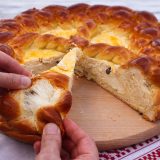 Pască de Paște: Rețeta bunicii, cu brânză și stafide, din România