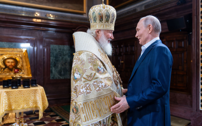 Propaganda rusă țintește România: Cum influențează vocile din Biserică și rețelele sociale Biserica Ortodoxă Română (BOR) se confruntă cu o provocare majoră: contracararea propagandei rusești care, prin intermediul unor figuri influente, încearcă să erodeze încrederea în instituțiile democratice și să promoveze o agendă antioccidentală