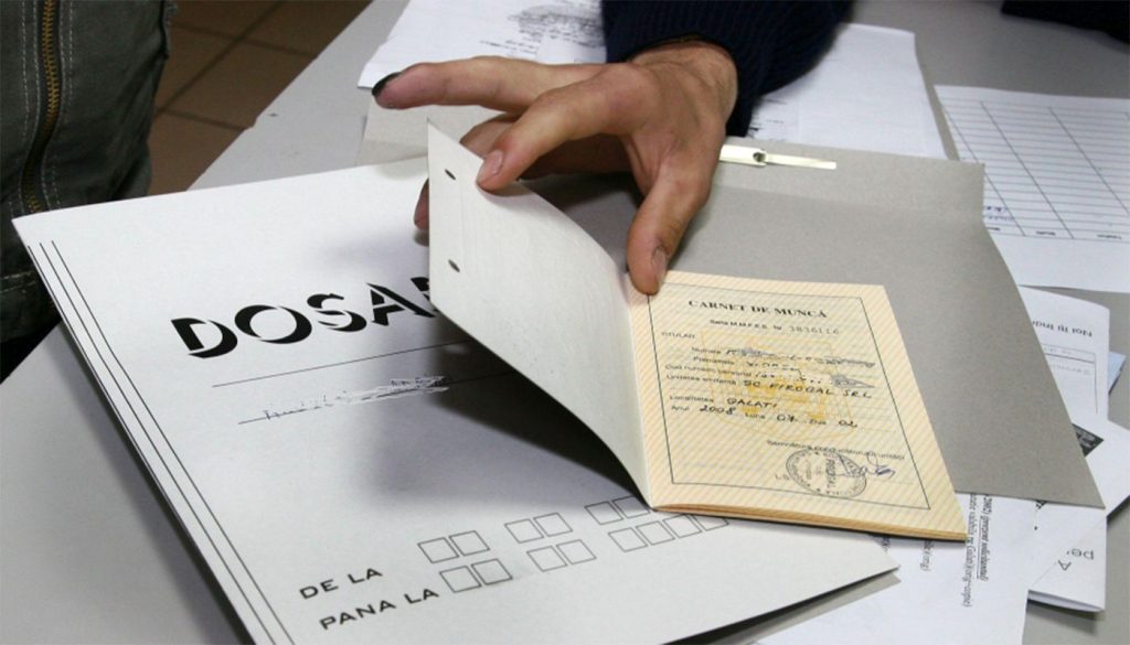 Românii care au lucrat o viață întreagă pe salariul minim se confruntă cu o realitate cruntă la pensionare: pensii extrem de mici, insuficiente pentru un trai decent