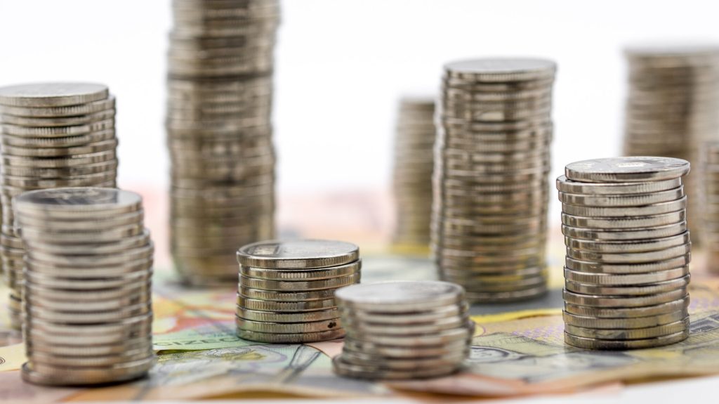 Banii la pensie se subțiază: Cine sunt românii afectați și cât pierd