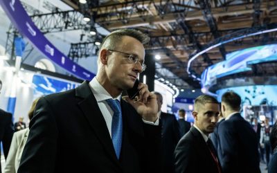 Ministrul ungar de Externe acuză o „imixtiune lipsită de scrupule” a serviciilor secrete străine în alegeri Péter Szijjártó, ministrul Afacerilor Externe și Comerțului din Ungaria, a reacționat dur la un articol de presă care sugerează o posibilă implicare a serviciilor secrete externe în alegerile parlamentare ungare