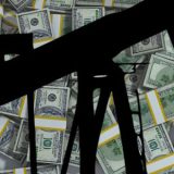 Petrolul, peste 100 de dolari din cauza Iranului. Trump: Vor fi prețuri mari la benzină