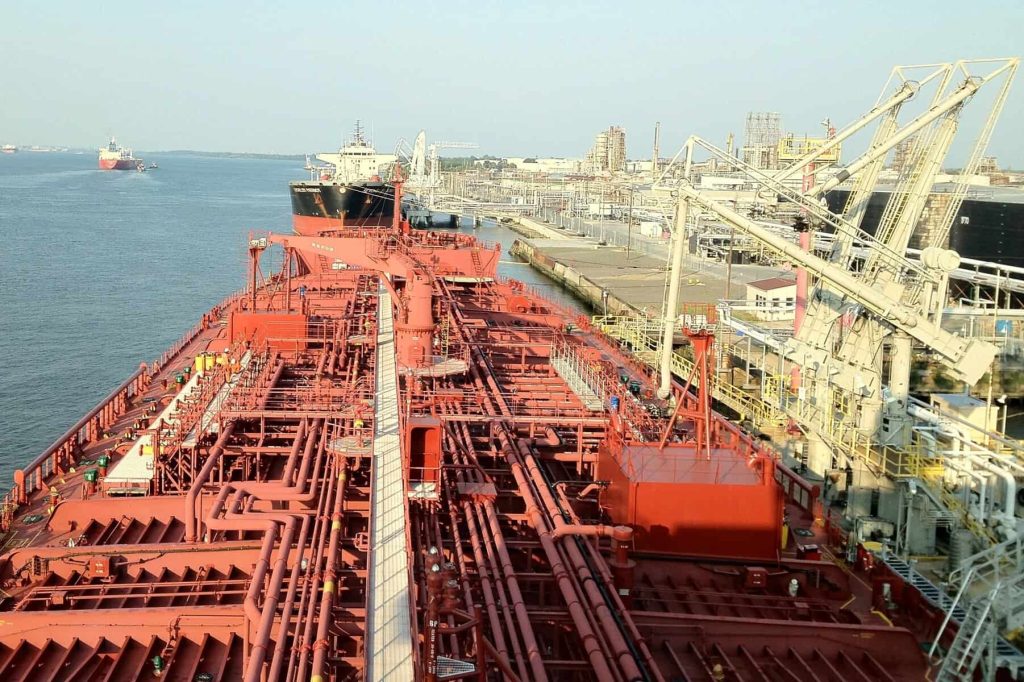 Iranul a închis Strâmtoarea Hormuz, la mai puțin de 24 de ore după un acord de armistițiu cu Statele Unite, pe fondul acuzațiilor privind încălcarea termenilor înțelegerii din partea Israelului