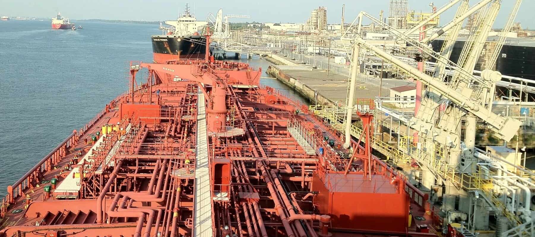 Petrolul, pe val: Iran închide Strâmtoarea Ormuz, după atacurile asupra Hezbollah