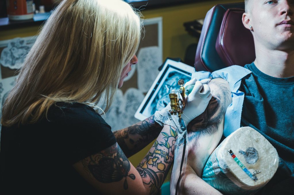 Zeci de artiști tatuatori, din țară și străinătate, la Timișoara
