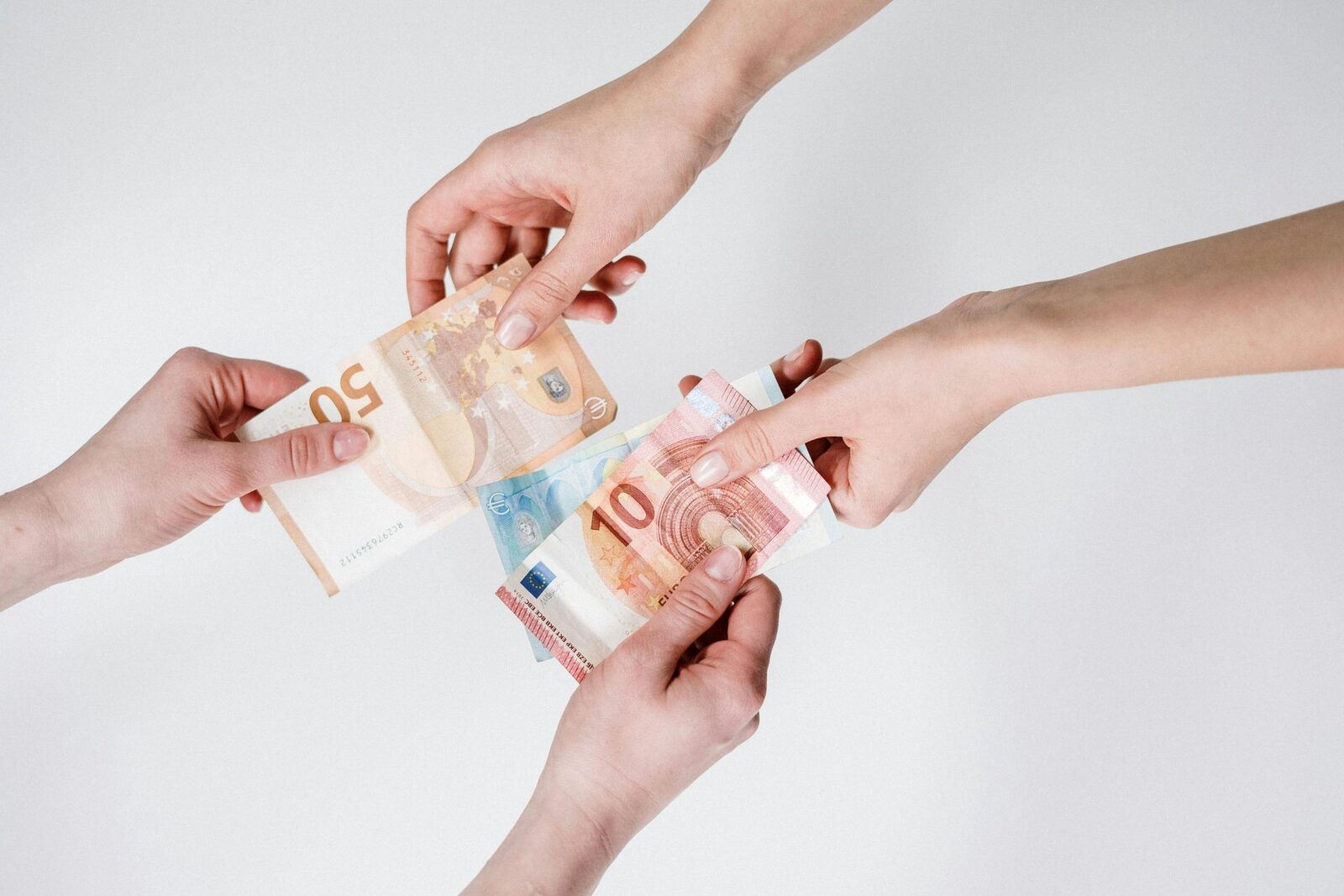 UE dă lege anticorupție: Amenzi colosale și pedepse minime definitive