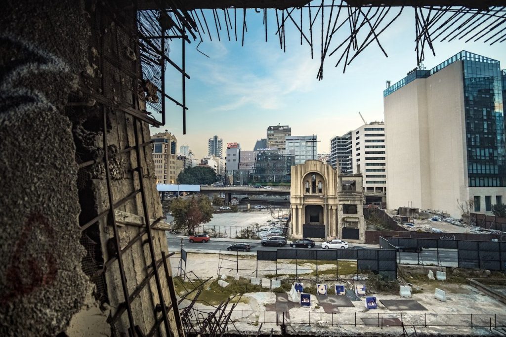 O încercare de asasinare atribuită Israelului în Liban a avut drept consecință moartea unui lider de rang înalt al unei grupări politice rivale Hezbollah, conform informațiilor transmise de BBC